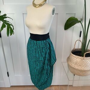 Chic Black and Teal Houndstooth Skirt